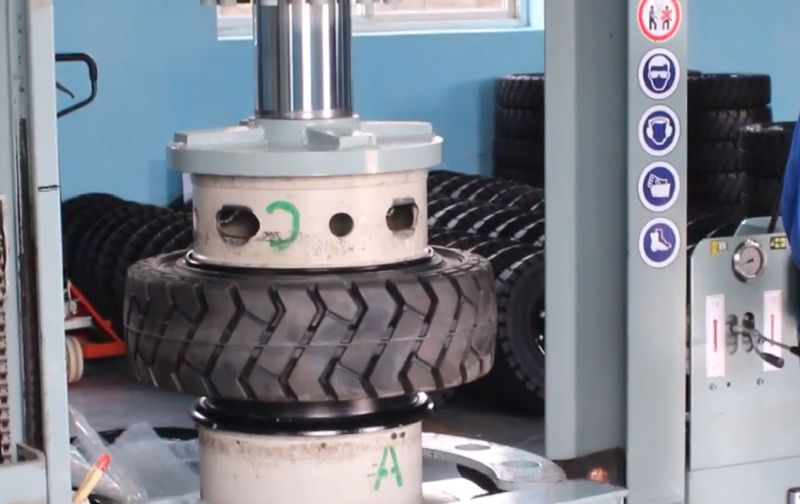 Máy ép lốp xe nâng thủy lực của lốp máy công trình Bắc Phú